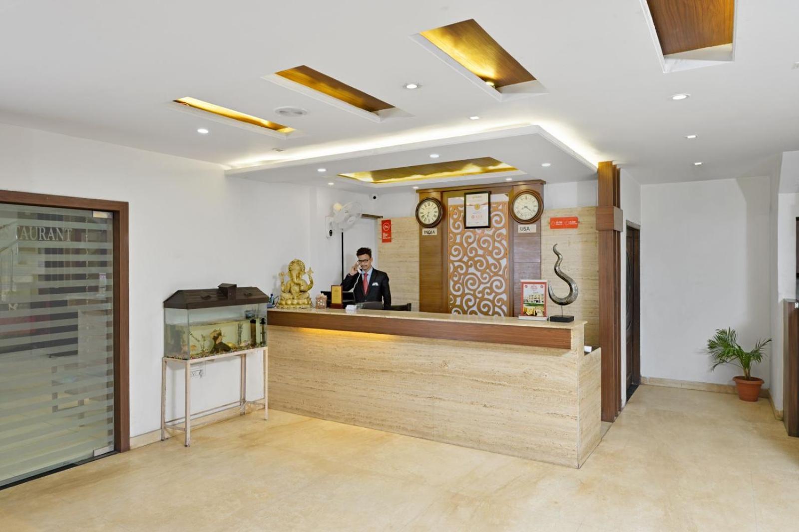 Hotel Paras Dera Bassi Exterior foto